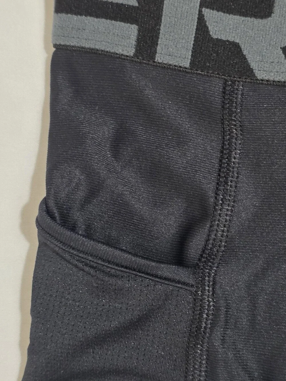 Under Armour Heatgear Black 3/4 Performance Compression Leggings Mens Medium